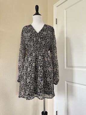 Z Supply Boho Chic Black Melina Floral Dress Smocked Waist Paisley Print Size M